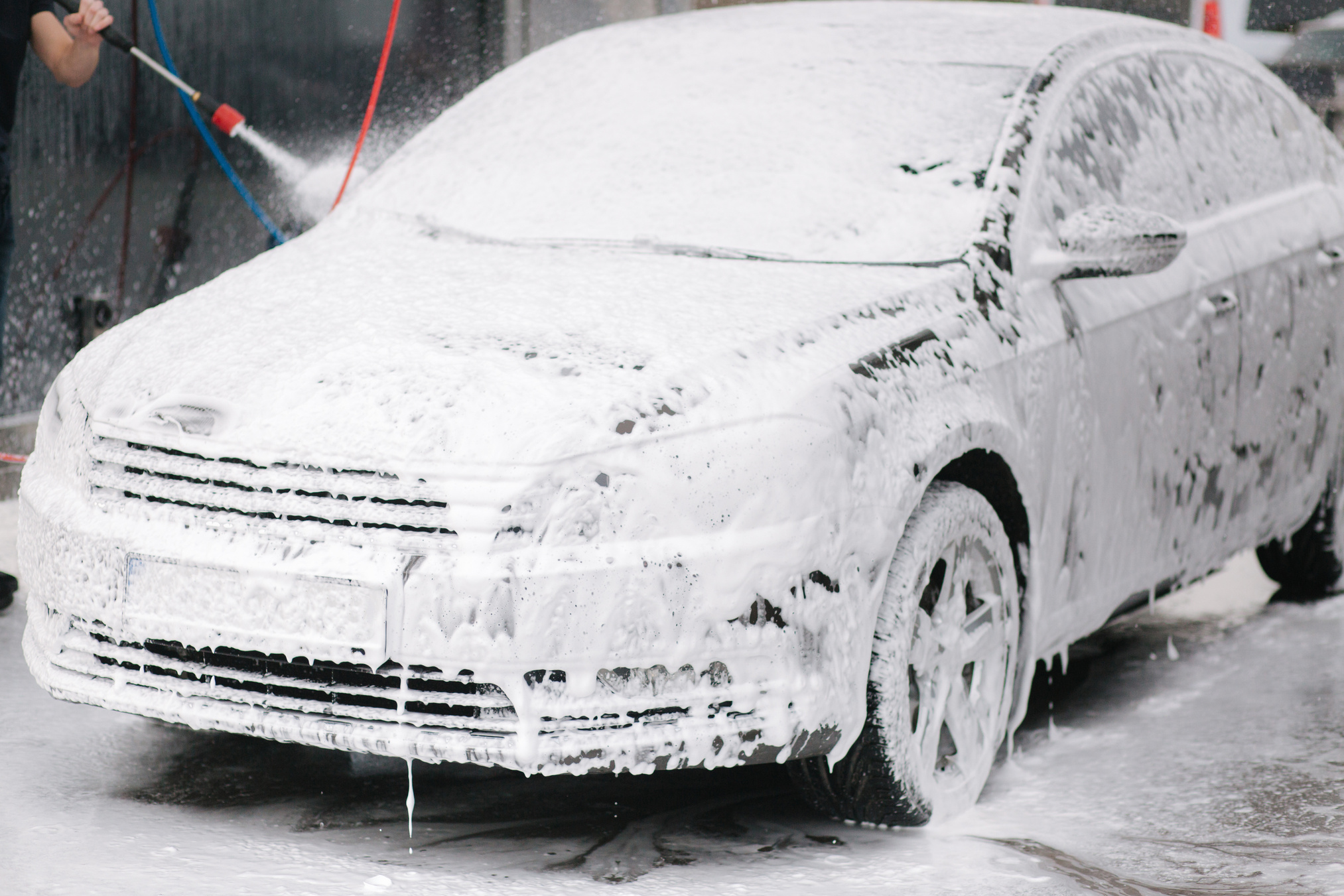 Cleaning Car Using Active Foam